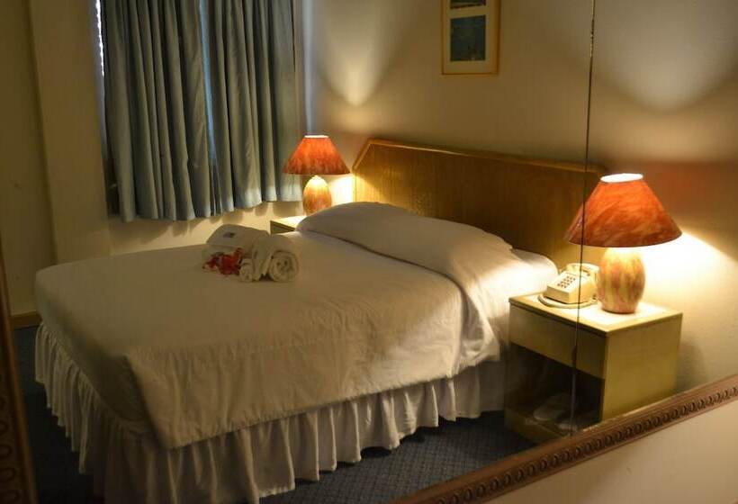 اتاق استاندارد, West Plaza Desekel