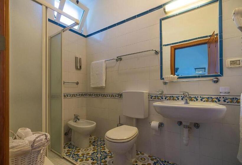 غرفة سوبيريور مطلّة علي البحر, Villa Maria