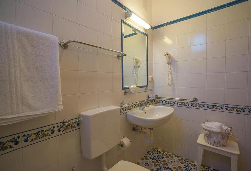 غرفة عائلية, Villa Maria