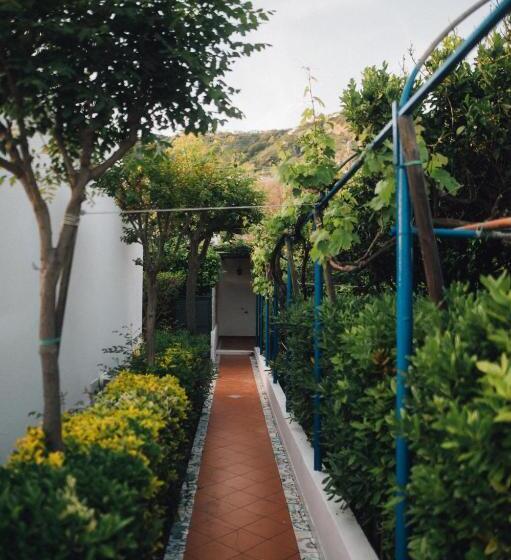 غرفة قياسية ثلاثية مطلة علي الحديقة, Villa Maria