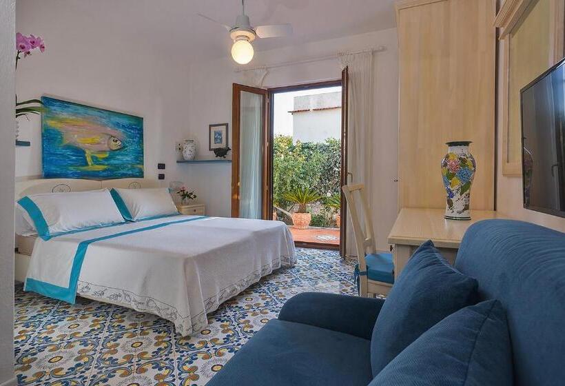 غرفة قياسية ثلاثية مطلة علي الحديقة, Villa Maria