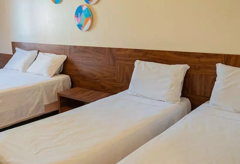 Standard Neljän Hengen Huone, D8 Hotel Express