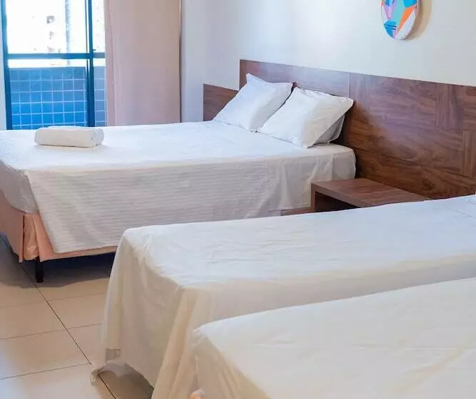 Standard Neljän Hengen Huone, D8 Hotel Express