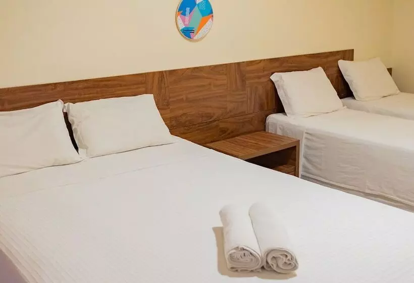 Standard Neljän Hengen Huone, D8 Hotel Express