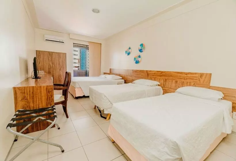 Standard Neljän Hengen Huone, D8 Hotel Express