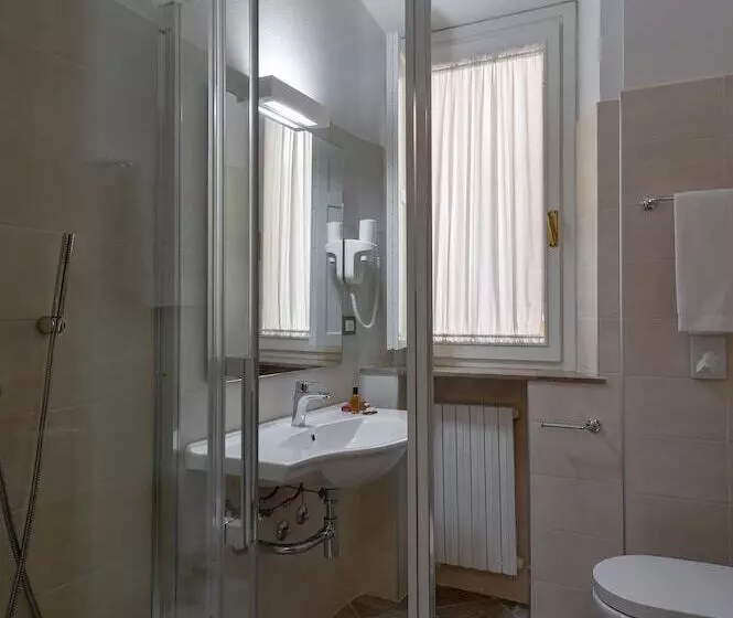 اتاق استاندارد یک نفره, Albergo Reggio
