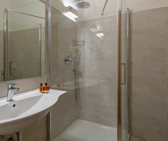 استودیوی استاندارد, Albergo Reggio