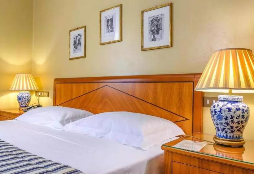 اتاق استاندارد سه نفره, Albergo Reggio