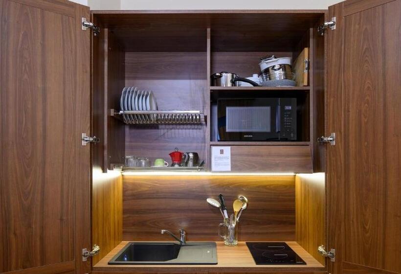 스탠다드 스튜디오, Albergo Reggio