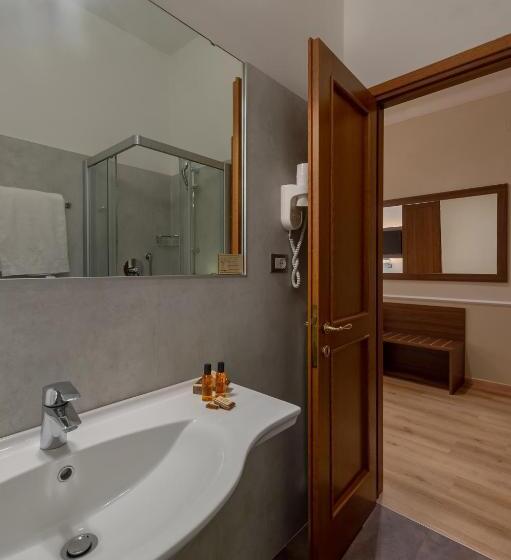 استودیوی استاندارد, Albergo Reggio