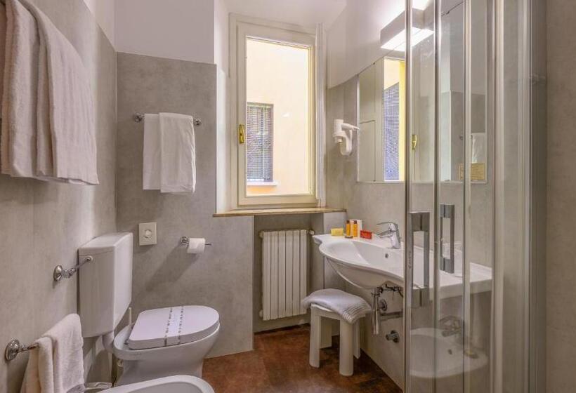 استودیوی استاندارد, Albergo Reggio