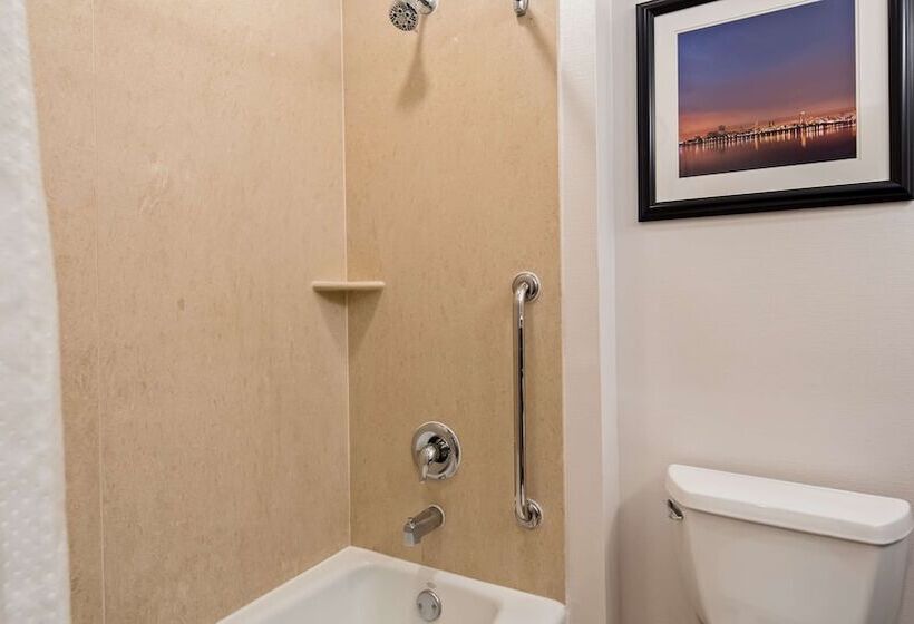 2ダブルベッドのスタンダードルーム, Best Western Plus Hotel At The Convention Center