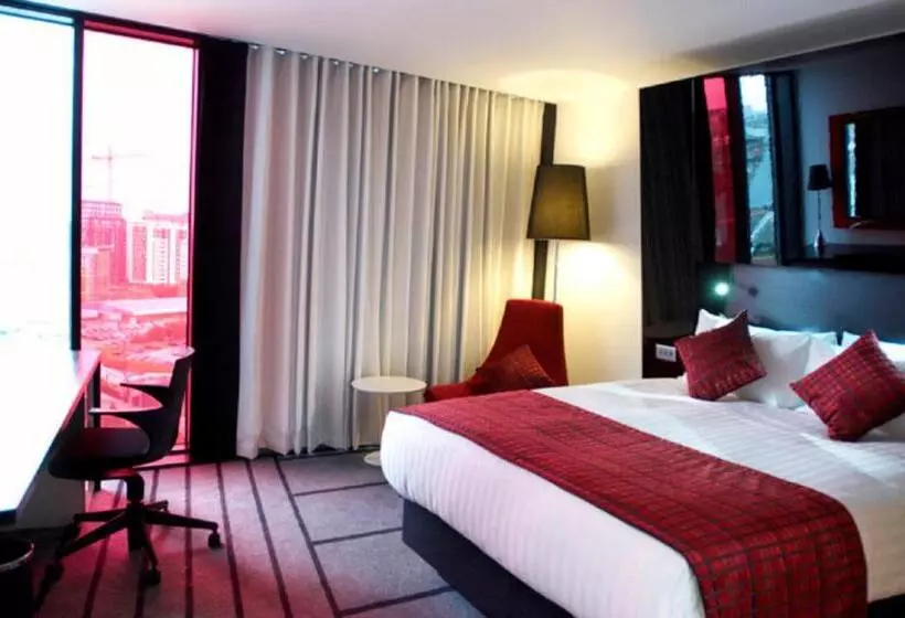 اتاق استاندارد با تخت بزرگ, Crowne Plaza Manchester City Centre, An Ihg