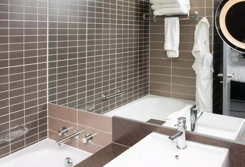اتاق استاندارد با تخت بزرگ, Crowne Plaza Manchester City Centre, An Ihg