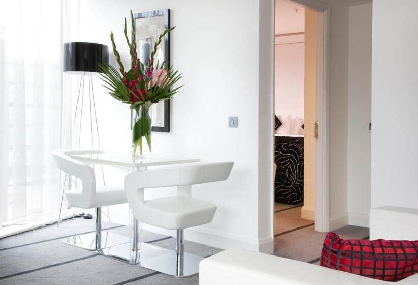 جناح جونيور, Crowne Plaza Manchester City Centre, An Ihg