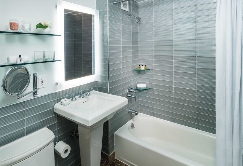 غرفه قياسيه سريرين مزدوجين, Gild Hall, A Thompson Hotel, By Hyatt