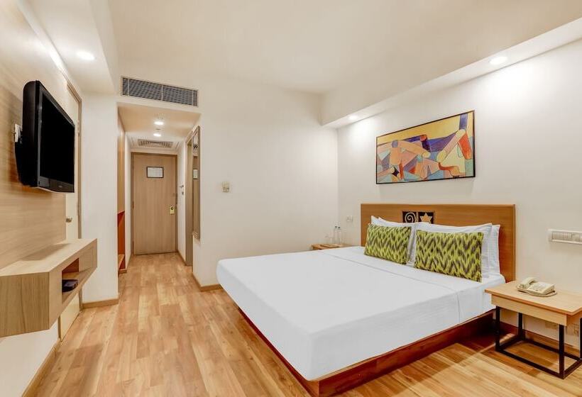 Номер бизнес-класса, Lemon Tree Hotel, Ahmedabad