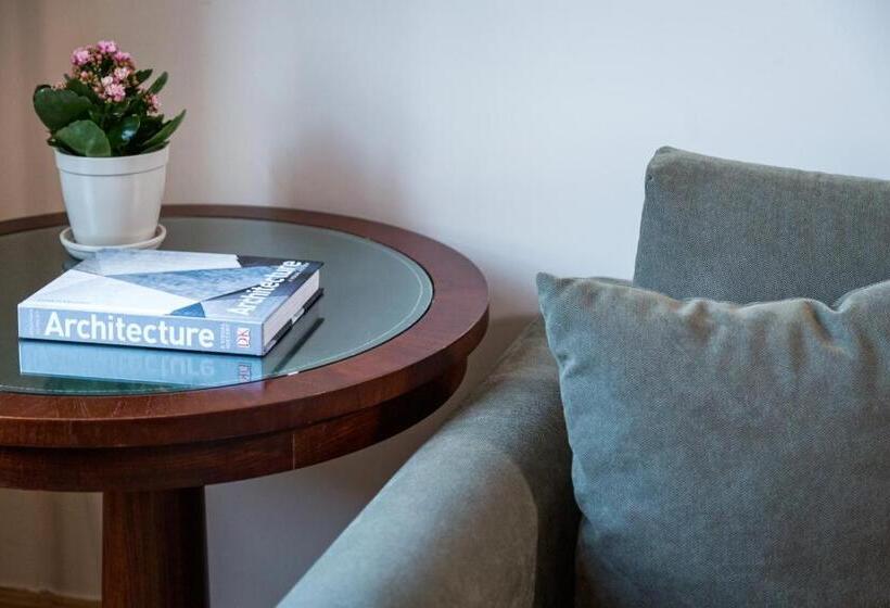 小型套房, Leto Hydra