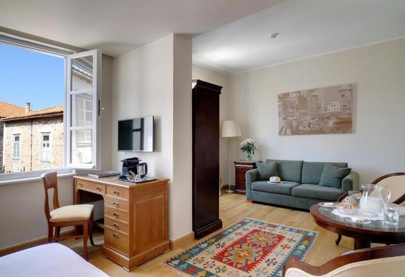 小型套房, Leto Hydra