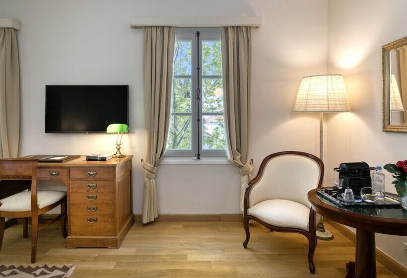 高级大房间, Leto Hydra