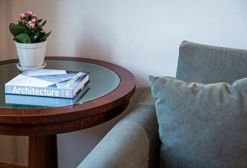 行政房间, Leto Hydra