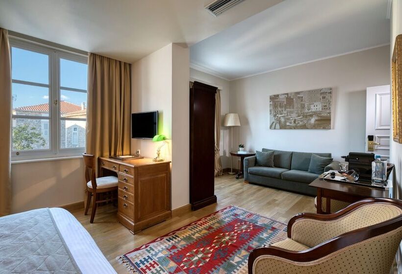 小型套房, Leto Hydra