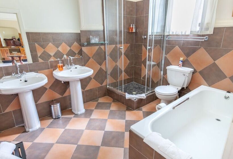 디럭스 룸, Montagu Country