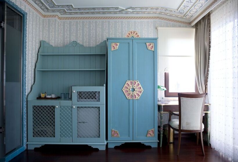 سوییت جونیور, Niles Istanbul