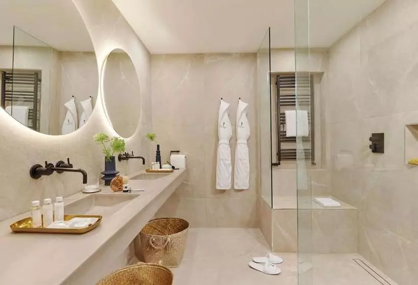 Deluxe Room, Seafield Hotel & Spa Resort