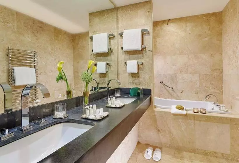 Deluxe Room, Seafield Hotel & Spa Resort