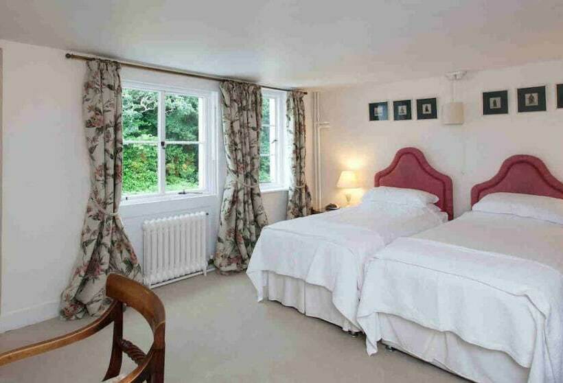 Номер Стандарт, Hollybank House