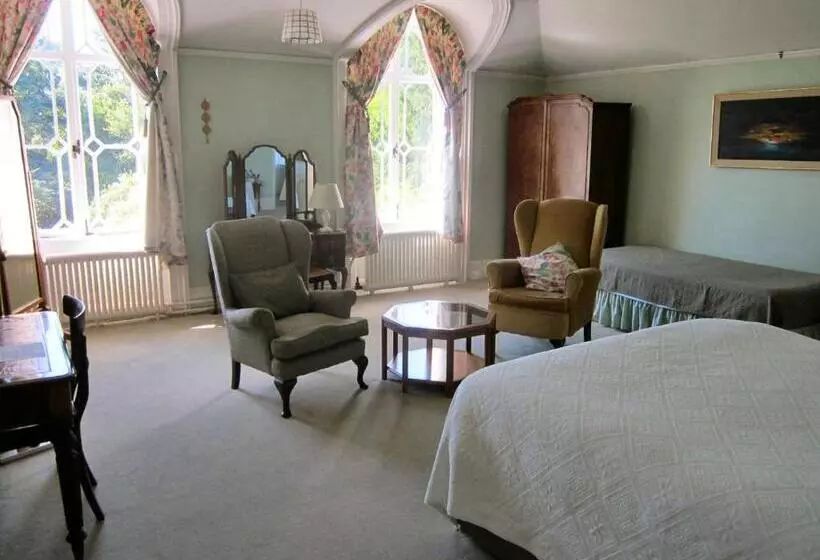 Perhehuone, Hollybank House