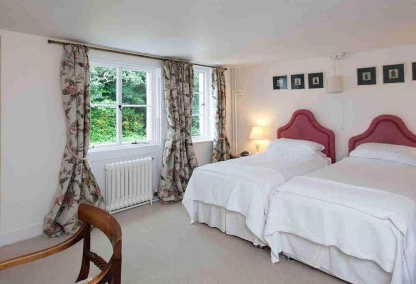 Номер Стандарт, Hollybank House