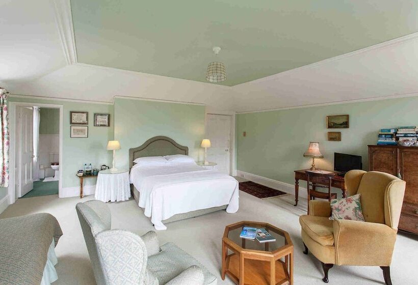 Семейный Номер, Hollybank House