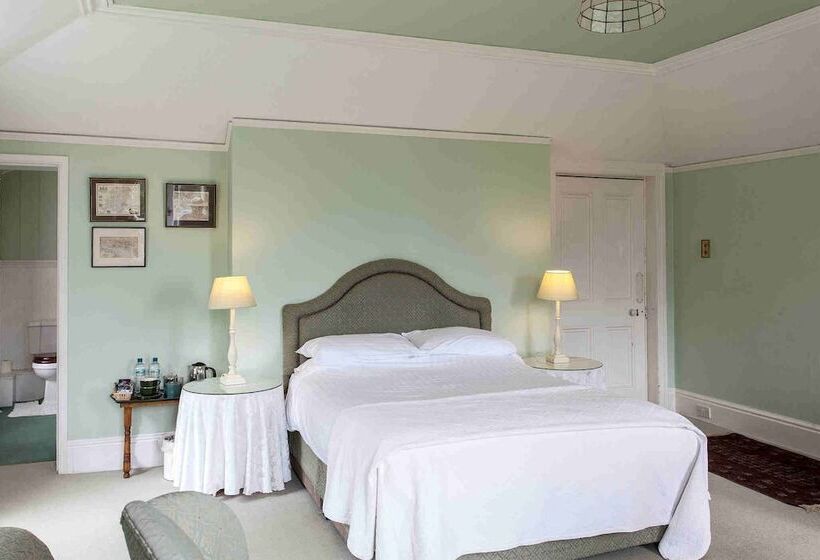 Семейный Номер, Hollybank House