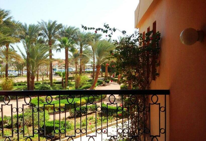 اتاق اساندارد با چشمانداز جانبی به دریا, Giftun Azur Resort