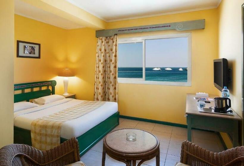 سوییت جونیور, Giftun Azur Resort