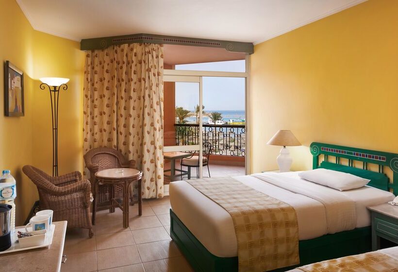 اتاق اساندارد با چشمانداز جانبی به دریا, Giftun Azur Resort