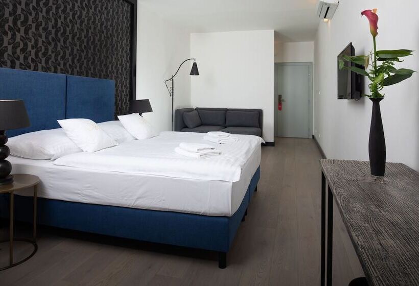 اتاق استاندارد سه نفره, Antik Hotel Prague
