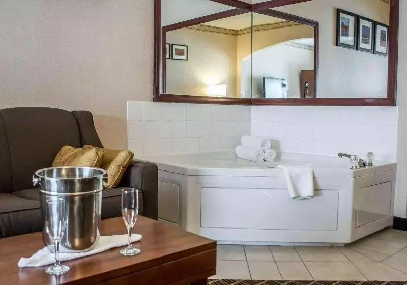 キングサイズベッドのスイートルーム, Comfort Suites Portland Southwest