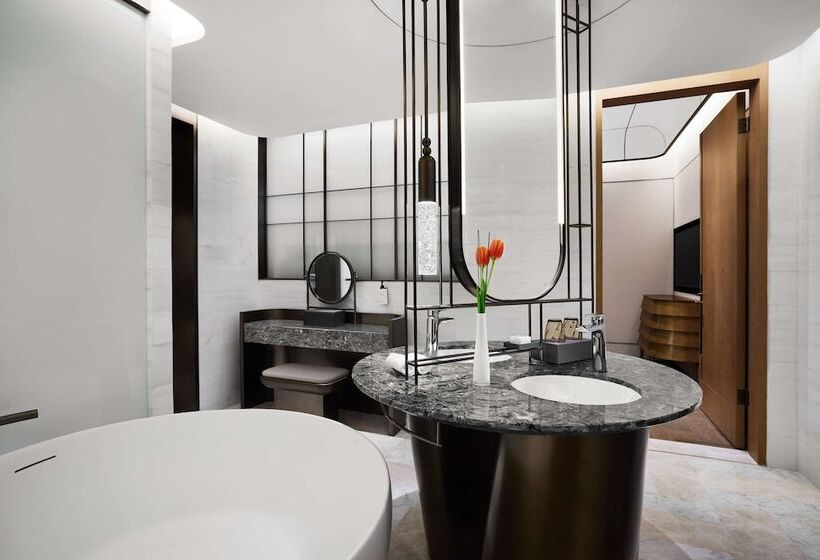 디럭스 스위트, Conrad Shanghai