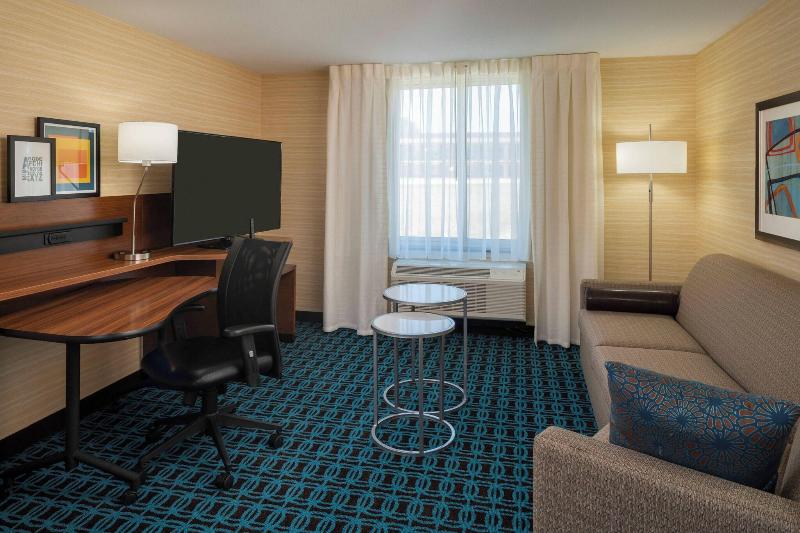 스위트 킹사이즈 침대, Fairfield Inn & Suites By Marriott Batesville