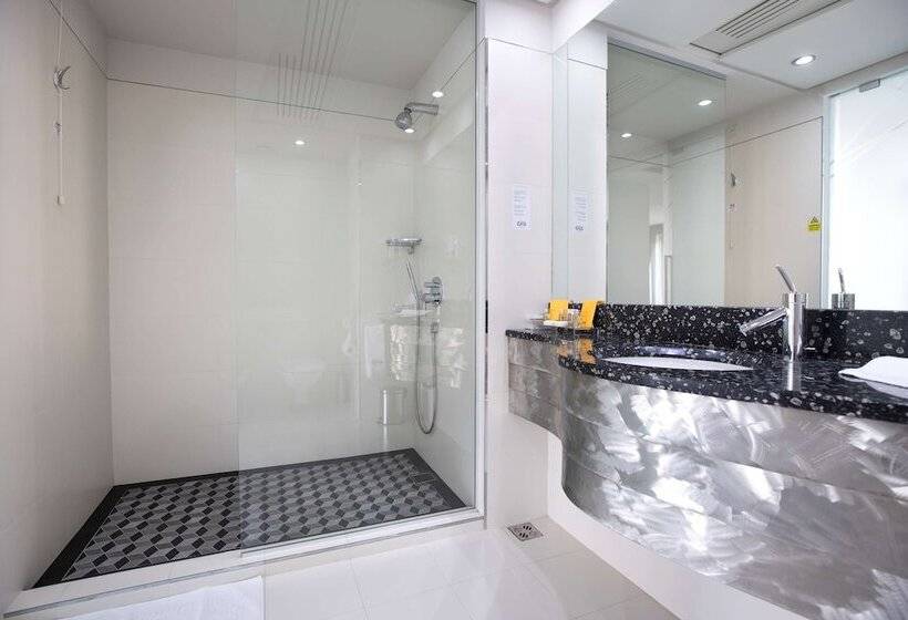 سوییت جونیور, Golden Tulip Zira Belgrade