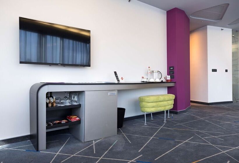سوییت جونیور, Golden Tulip Zira Belgrade