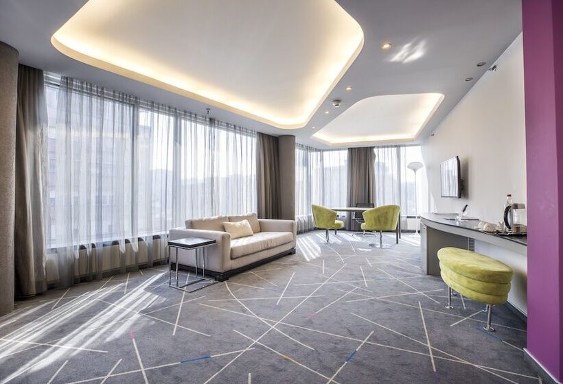 سوییت جونیور, Golden Tulip Zira Belgrade