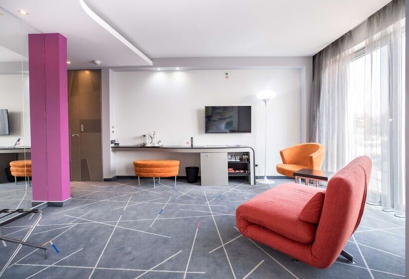 سوییت جونیور, Golden Tulip Zira Belgrade