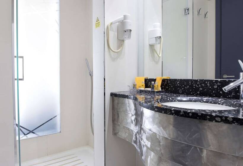 اتاق استاندارد, Golden Tulip Zira Belgrade