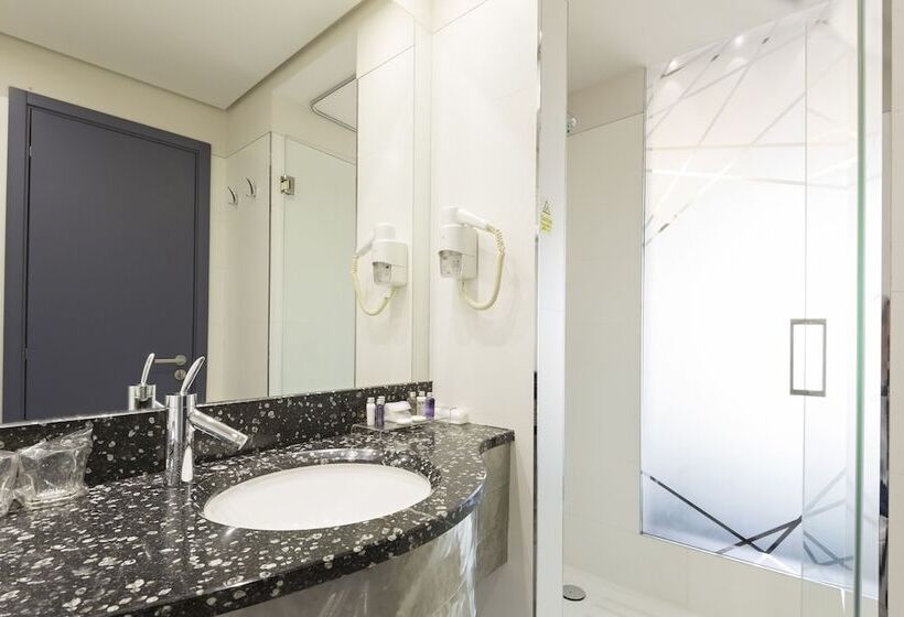 اتاق استاندارد, Golden Tulip Zira Belgrade