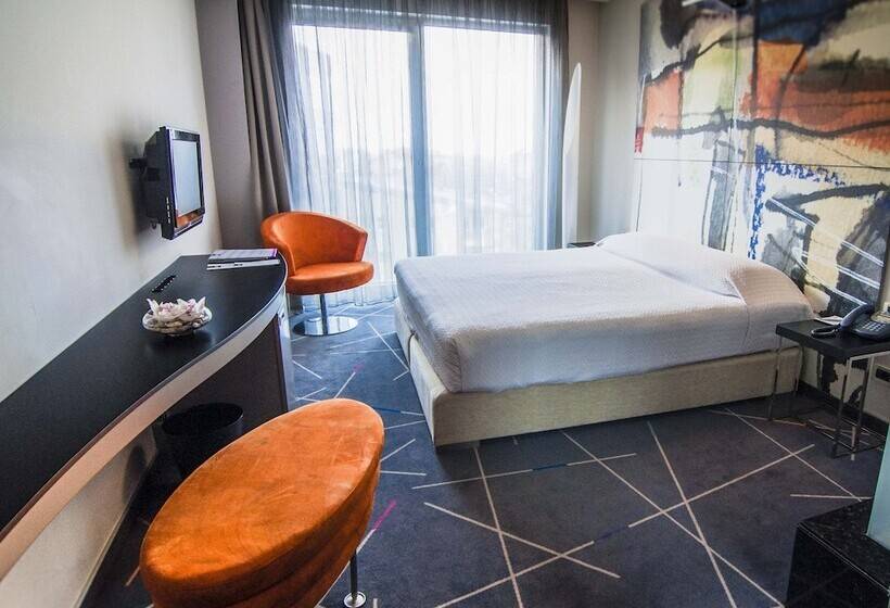 اتاق استاندارد, Golden Tulip Zira Belgrade
