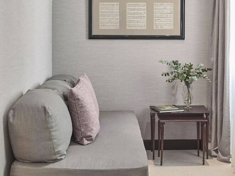 جناح جونيور, Kefalari Suites